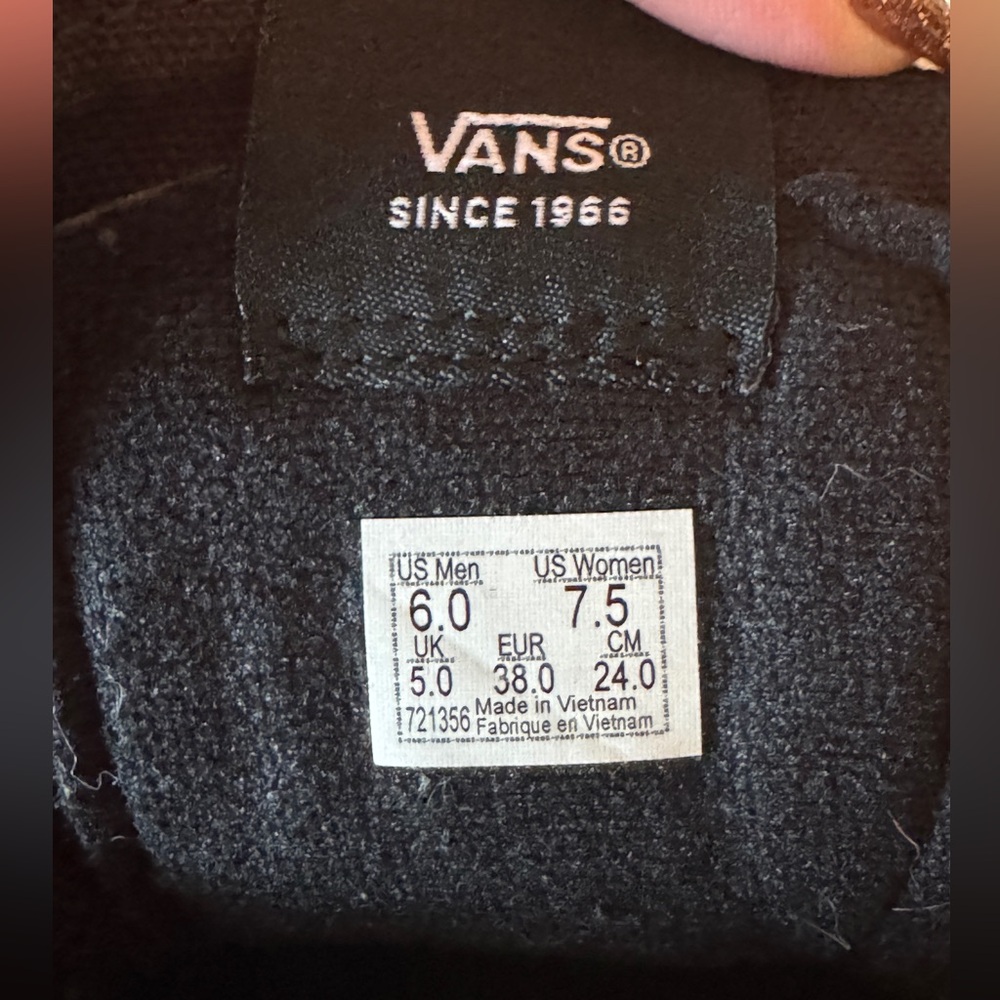 Vans Sk8-Hi Core Classics - triple black colorway - Picture 3 of 5